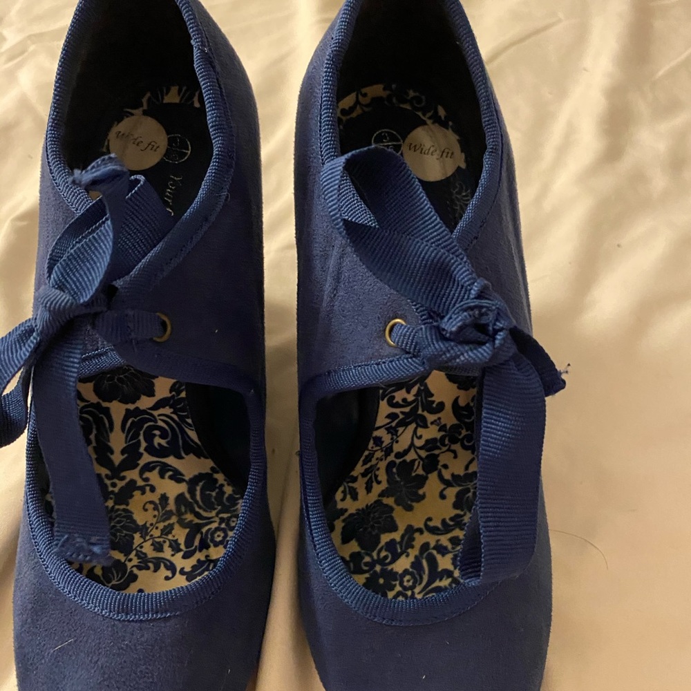 New look blue closed - toe shoes